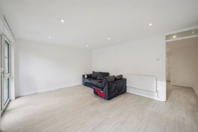 82, Hazelbourne Road, London photo 3