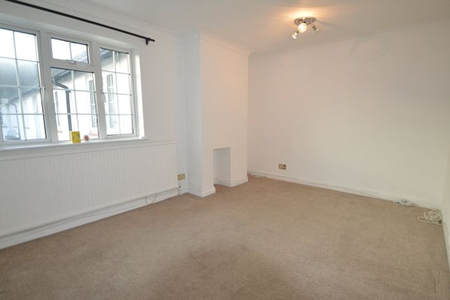 15 Buckfield Court,, Bathurst Walk, Buckinghamshire photo 2
