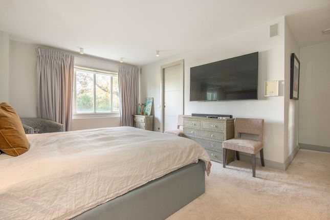 Flat for sale in Redlynch Court, London