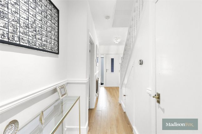 53, Hastings Avenue, Ilford photo 2