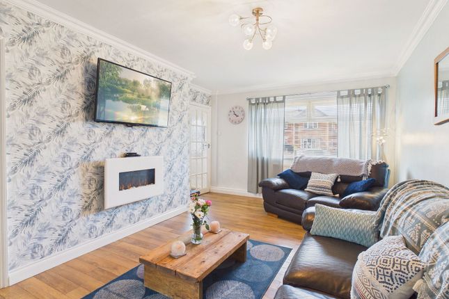 12 Kellsway, Gateshead photo 2