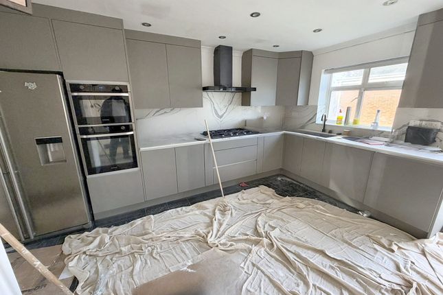 107, Cranford Lane, HOUNSLOW photo 3