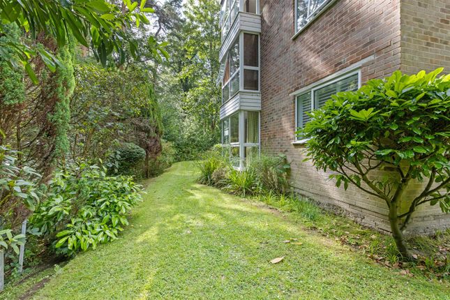 6 Troon Court, Cardwell Crescent, Ascot photo 3