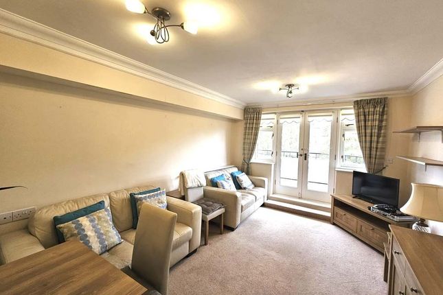 15, Eaton Court, 126 Edgware Way, Edgware photo 4