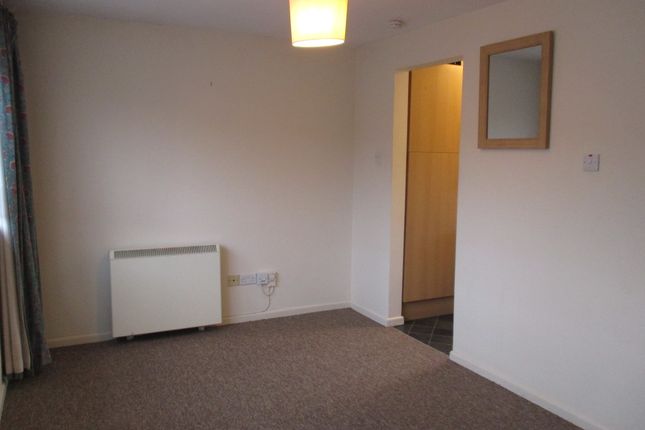39 Ivel Court, Yeovil photo 3
