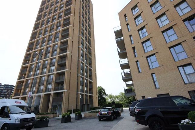 Flat 8, Hawfinch House, Moorhen Drive, London photo 4