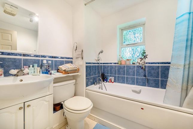 Town house for sale in Ribblesdale Avenue, New Southgate, London