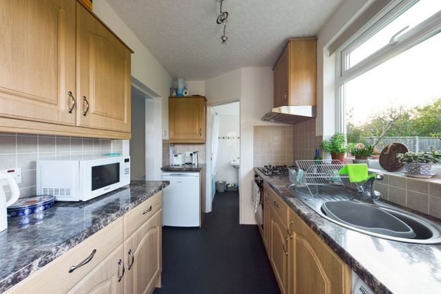 9 Edwards Avenue, Ruislip photo 4