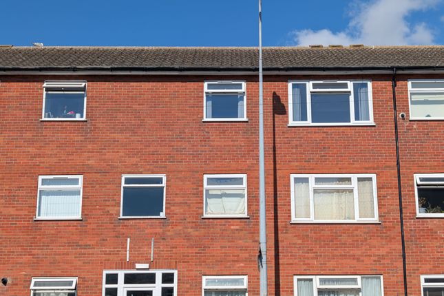 11 Ellis Court, Roman Bank, Skegness photo 2