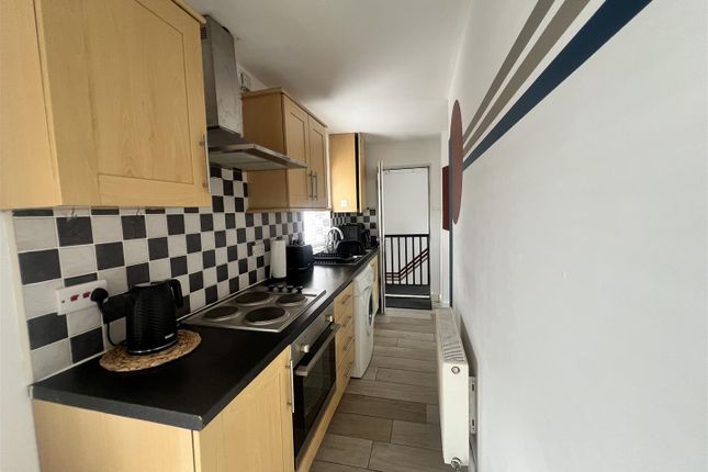 51A, Woodhouse Hill Road, Leeds photo 3
