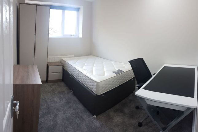 Flat 4, Manchester photo 3