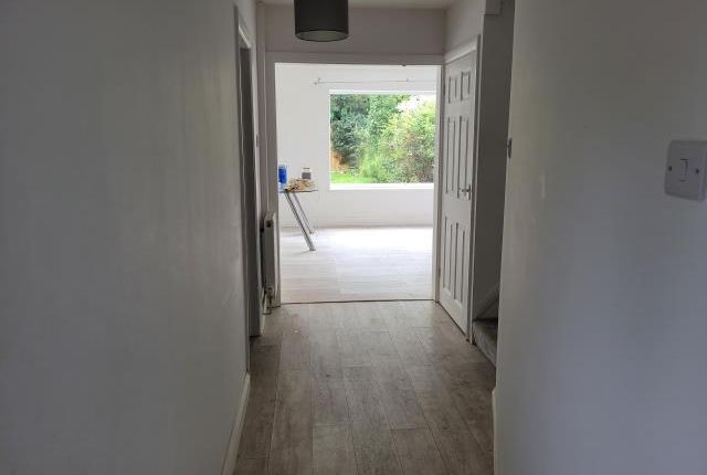 5, Queens Terrace, Thames Ditton photo 3