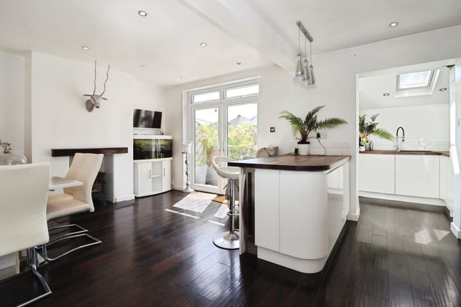 4, Pettigrove Gardens, Bristol photo 2