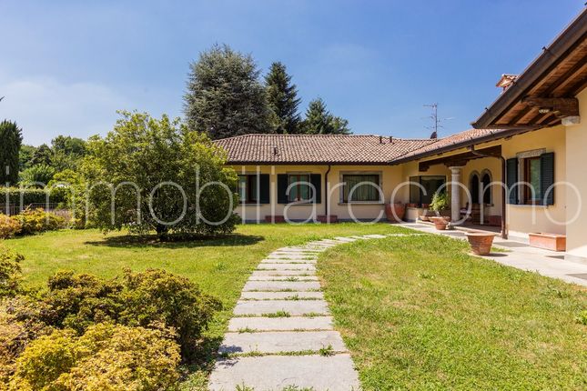 Thumbnail Villa for sale in Como (Town), Como, Lombardy, Italy