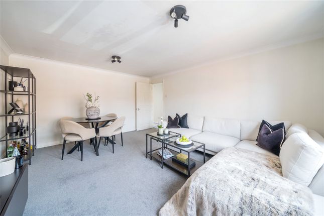 47, Riverview Gardens, Cobham photo 4