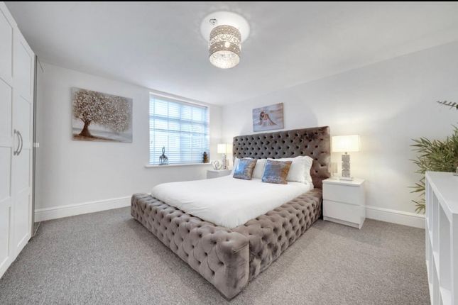 Flat to rent in Barking Road, London
