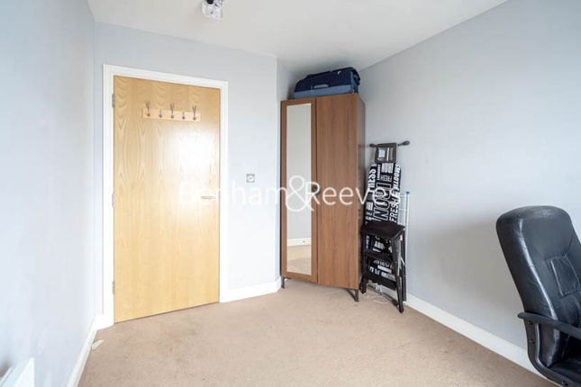 Flat to rent in Portland Place, Greenhithe