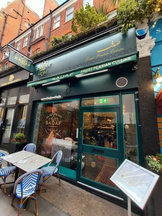 Restaurant/cafe to let in Knightsbridge Green, Knightsbridge