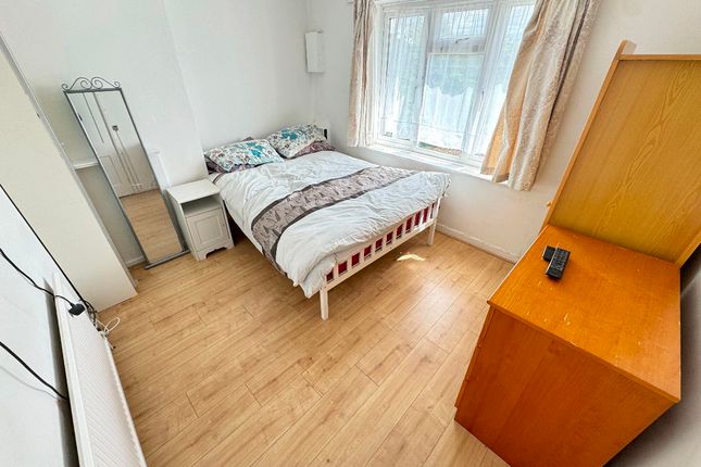 Thumbnail Room to rent in Queens Gardens, Heston