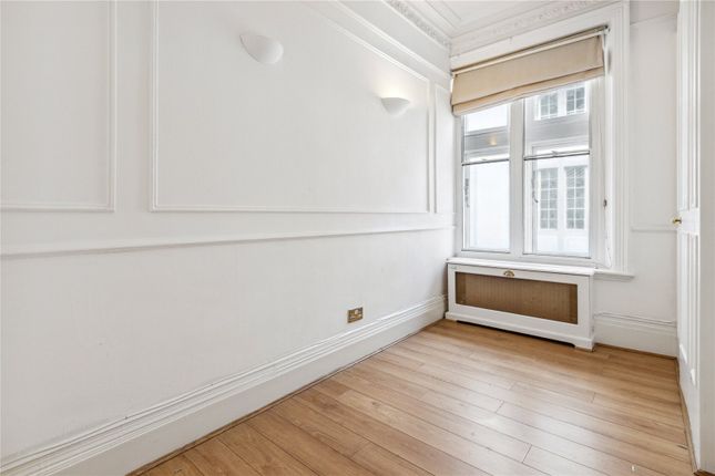 Flat to rent in Old Court Place, London