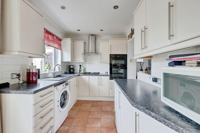 6, Dubarry Close, Benfleet photo 4