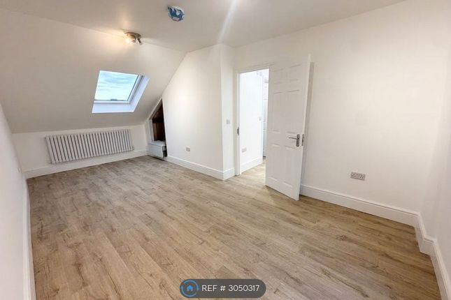 Percy Road, Top Floor Flat, London photo 4