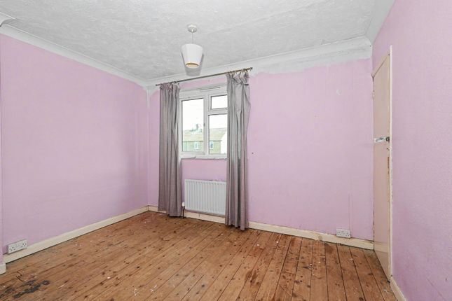 77, Lion Field, Faversham photo 3