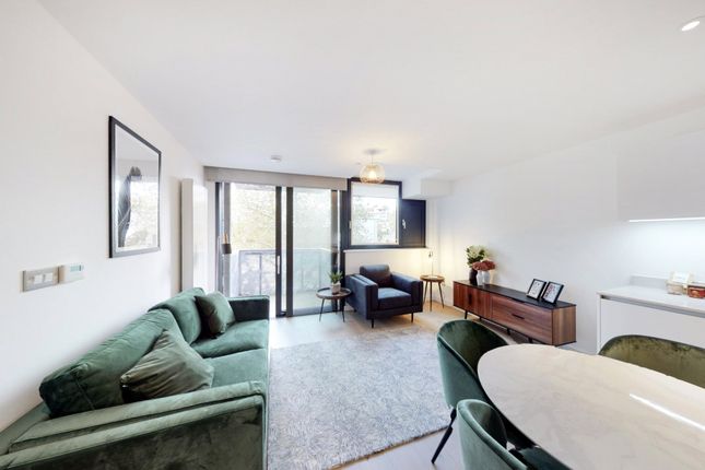 Flat for sale in Highgate Hill, Archway, London