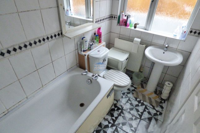 27, Fronwen Terrace, Ogmore Vale photo 4