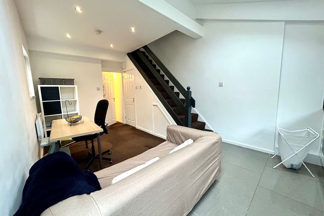 Flat to rent in Pen-Y-Lan Road, Cardiff
