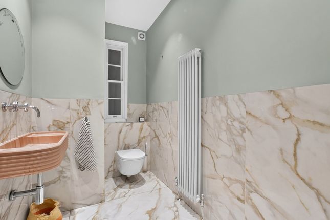 LG & GF Flat, 43, Gloucester Square, London photo 5
