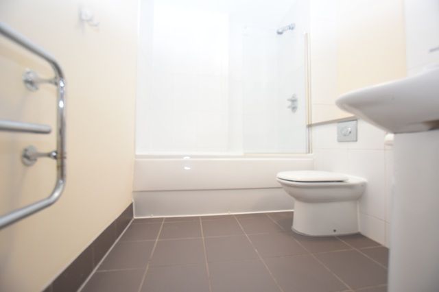 Apt 504, Sheffield photo 3