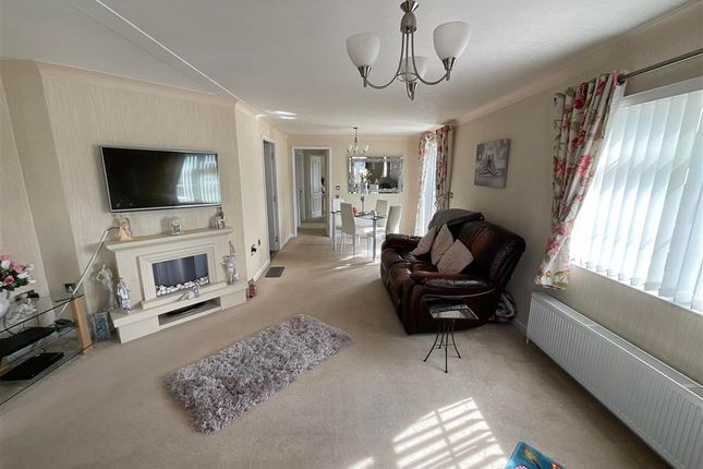 Mobile/park home for sale in Elm Way, Hayes Country Park Battlesbri, Wickford, Essex