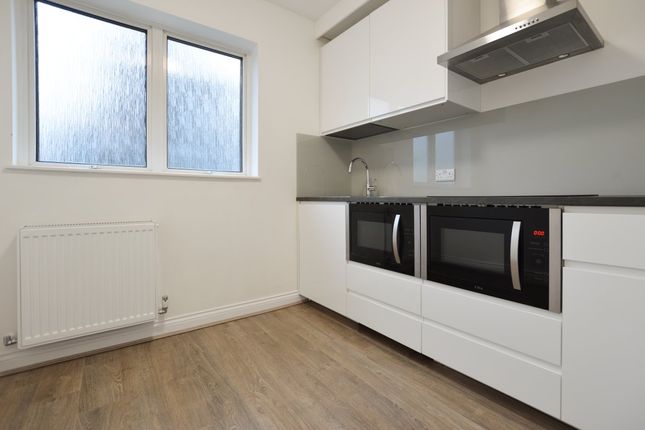 Room to rent in Woodland Way, London