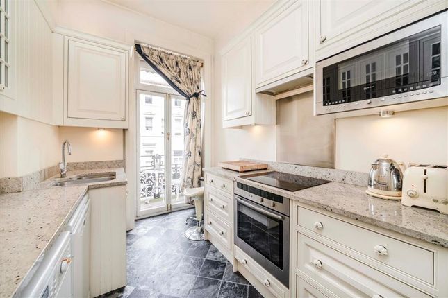 Flat 12, Langham Mansions, Earl's Court Square, London photo 3