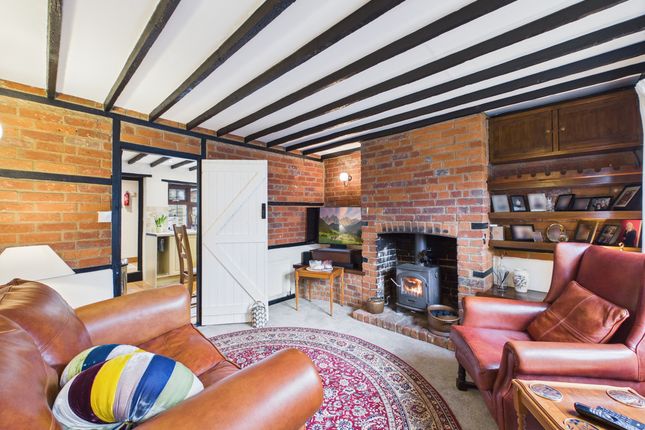 34 Plomer Green Lane, High Wycombe photo 2
