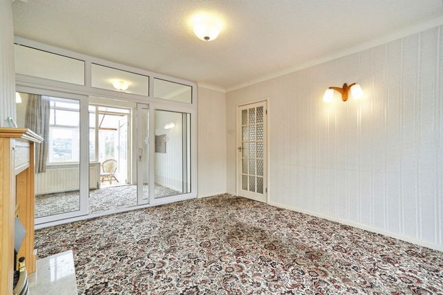 22, Wheathead Crescent, Keighley photo 4