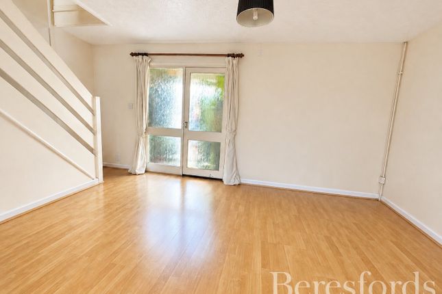 8, Marasca End, Colchester photo 3