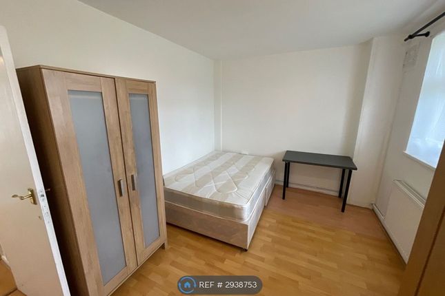 Flat  Baron Court, London Road, Croydon photo 5
