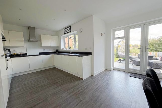 Martin Drive, Kenilworth photo 3
