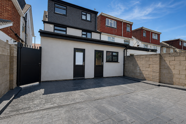 25 Leeds Road, Slough photo 5