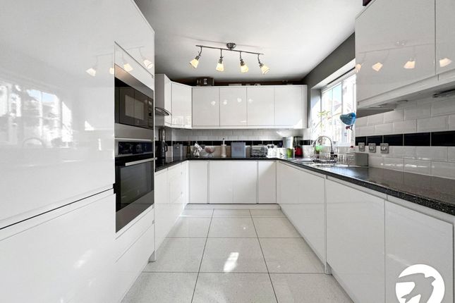 32, Tourmaline Drive, Kent photo 3
