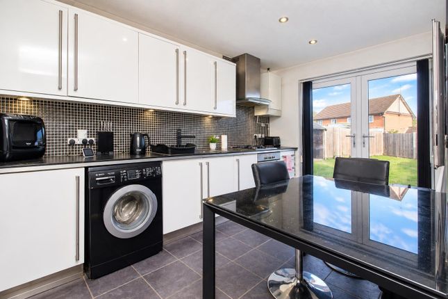 104, Chepstow Drive, Milton Keynes photo 4