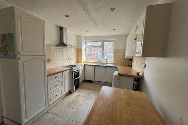 43 Stable Close, Northolt photo 5