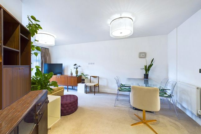 Flat for sale in Whitchurch Lane, Edgware