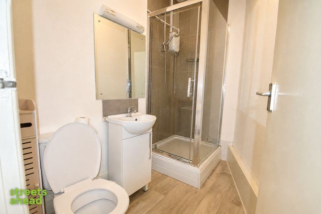 Flat 2, 14, The Waldrons, Surrey photo 5