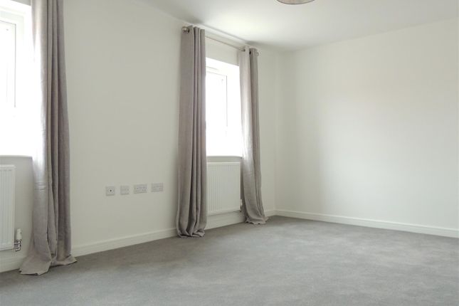 15, Forgetmenot Way, Bristol photo 4