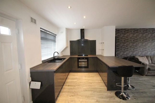 Stanningley Road, Leeds photo 2