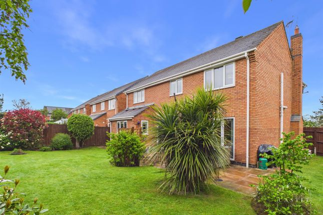 26, Lychgate Close, Burbage photo 2
