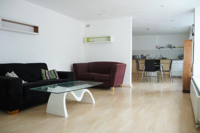 Flat to rent in Queens Road, Brighton